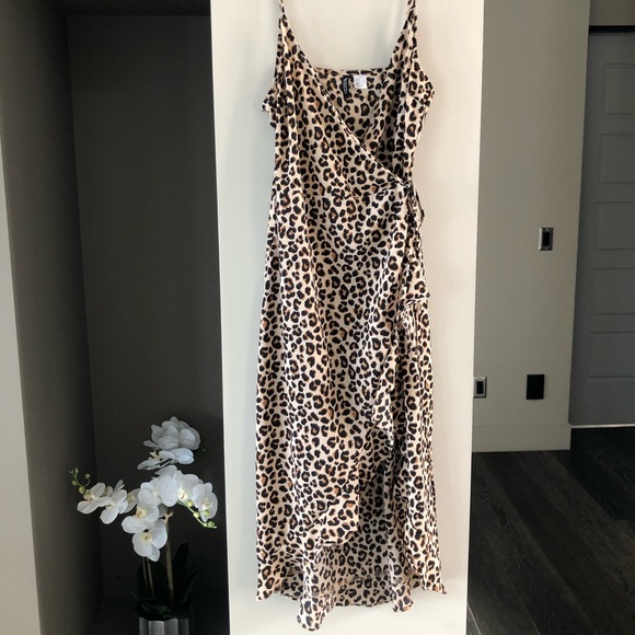 DIVIDED Leopard wrap dress - Picture 2 of 5